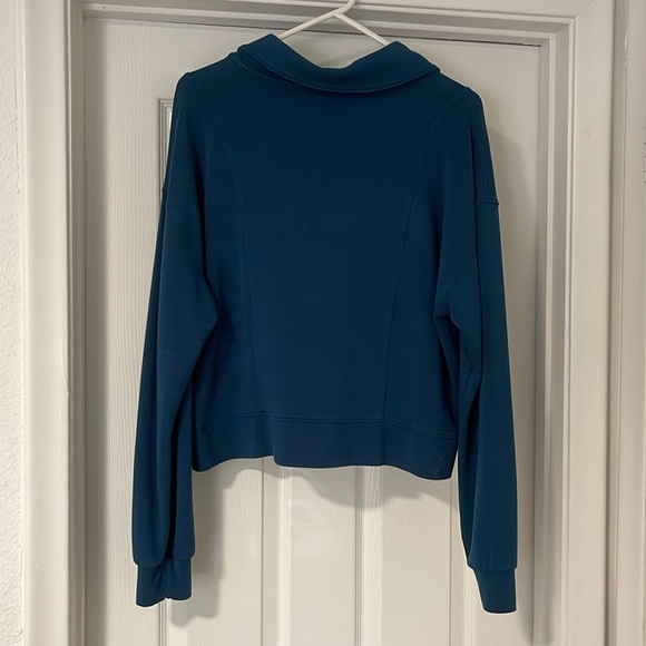 Travis Mathew women’s soft half zip in large - Picture 2 of 6